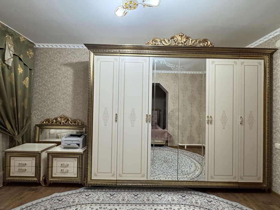 Продается спальный гарнитур