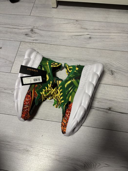 Versace chain reaction jungle