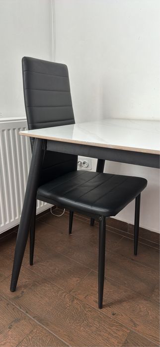 Masa cu blat din marmura si 2 scaune jysk