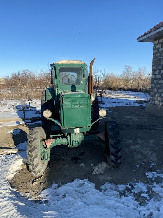 Трактор Т-40 Тасқалада тұр