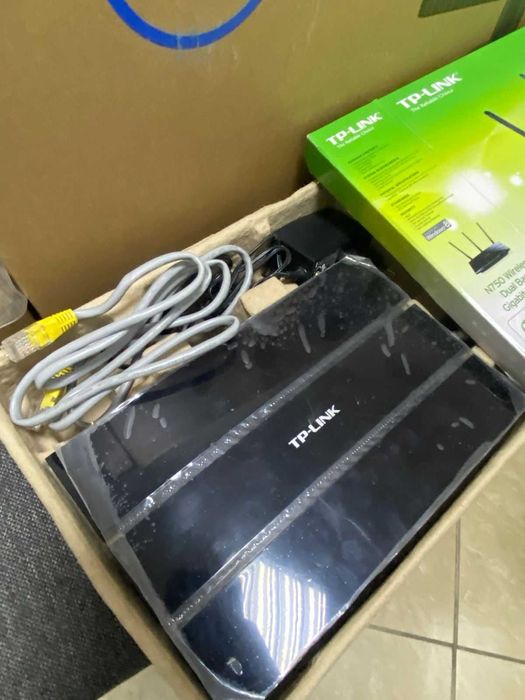 WiFi роутер TP-Link.  SVC стабилизатор