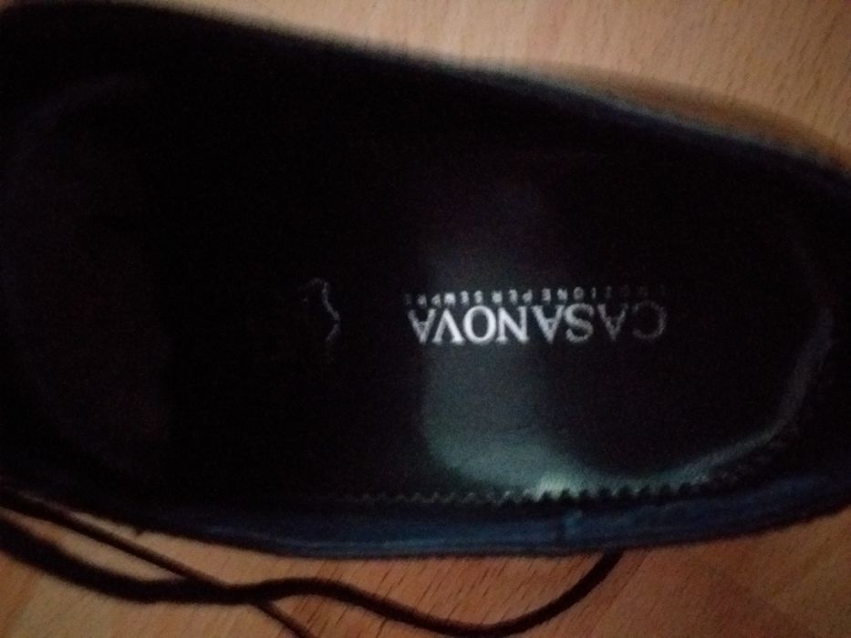 Vand pantofi barbati piele naturala, noi,negri .Pret negociabiL