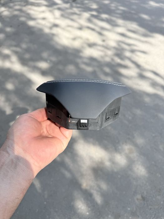 Vând capac airbag îmbrăcat in piele gama Vag