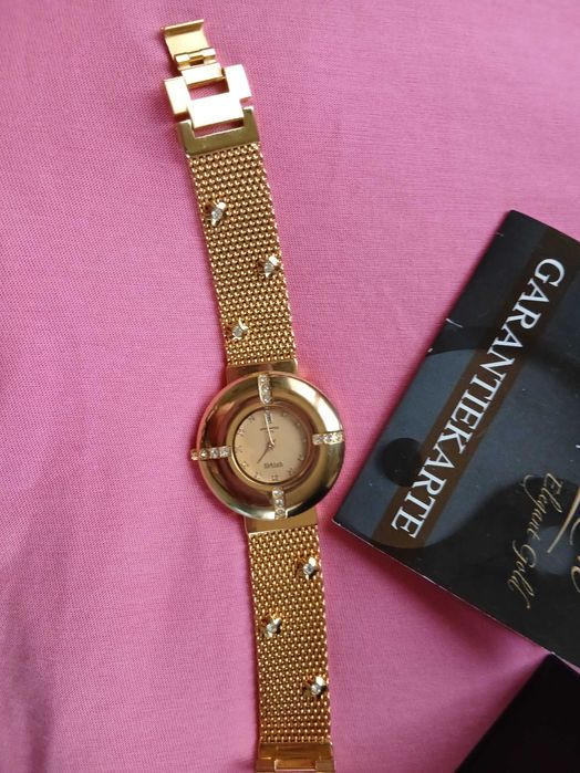 Елегантен позлатен часовник Luv & Kush