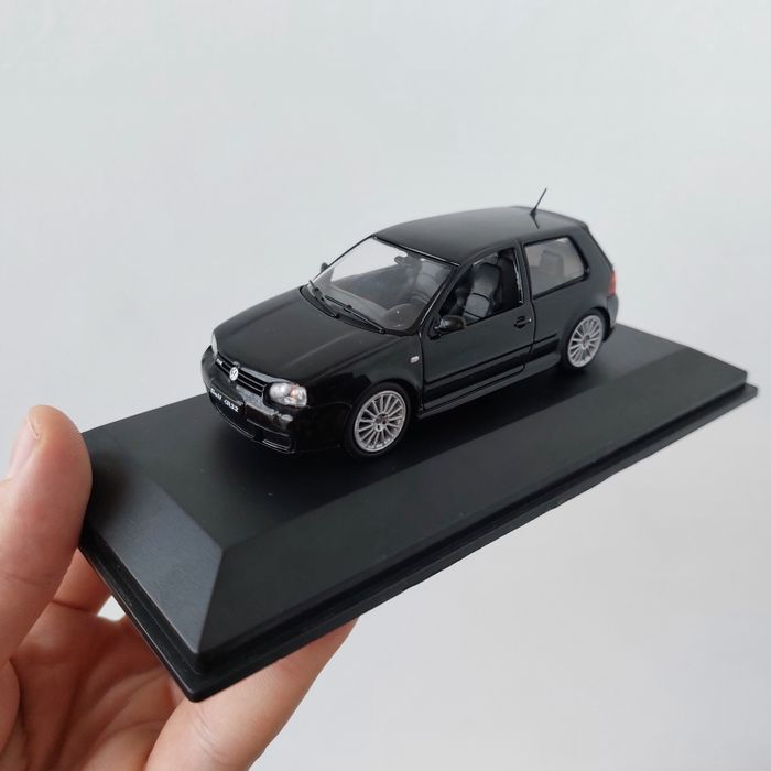 Machetă auto VW Golf IV R32 2003 – Solido 1:43, negru
