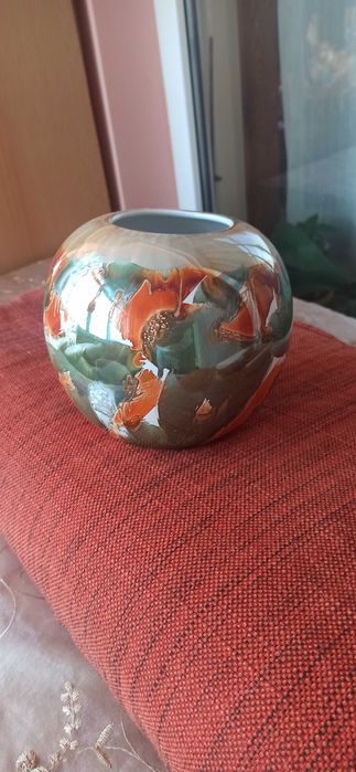 кожена кутия за бижута-25лв; керамична ваза-- цена 15лв.