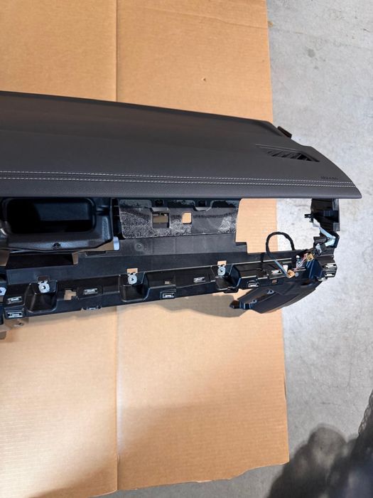 Plansa bord vw touareg 2018-2026