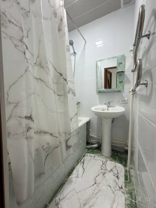Срочно 2 хонали квартира сотилади 6 микрорайон узимни уйим