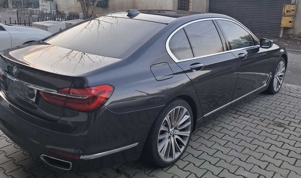BMW 750i Xdrive, 4,4l benzina