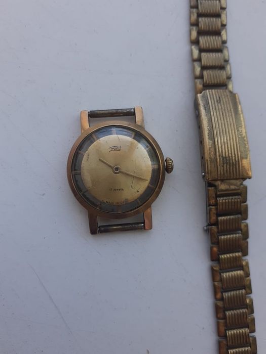 Продам часы наручные  советские