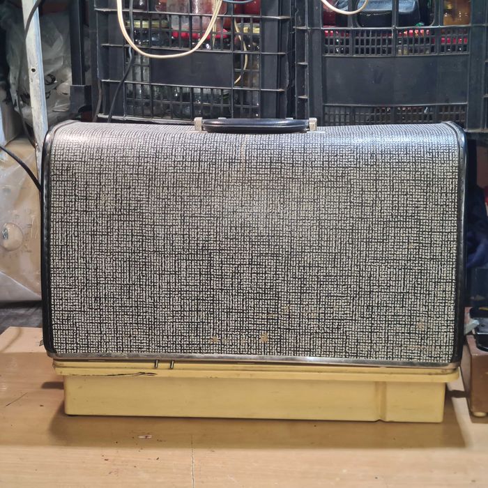 Продавам ел. шевна машина Веритас