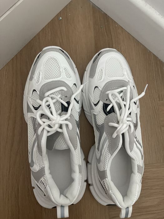 кроссовки женские белые(новые)