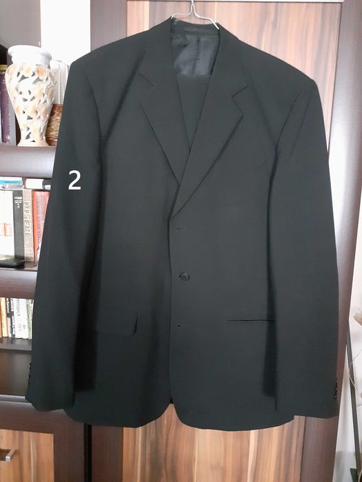 Официални мъжки костюми от 35 до 45 Евро.