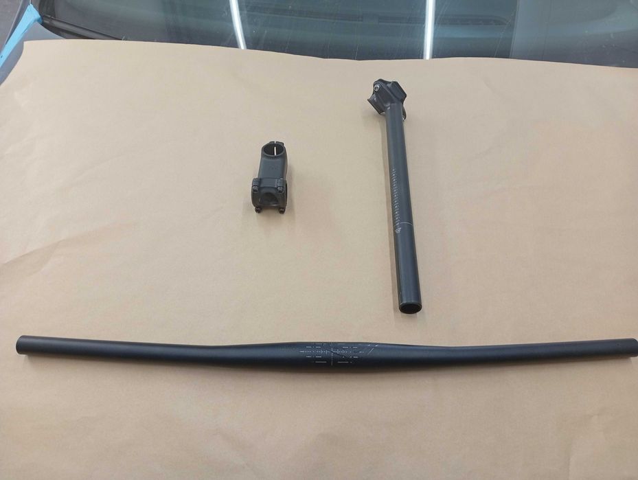 Vând pipă ghidon și tijă șa cube