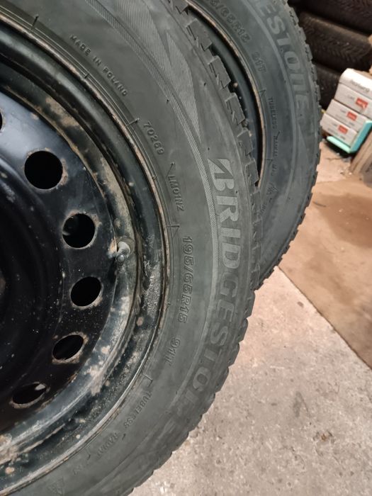 Зимни гуми Bridgestone 195/65/15 на джанти