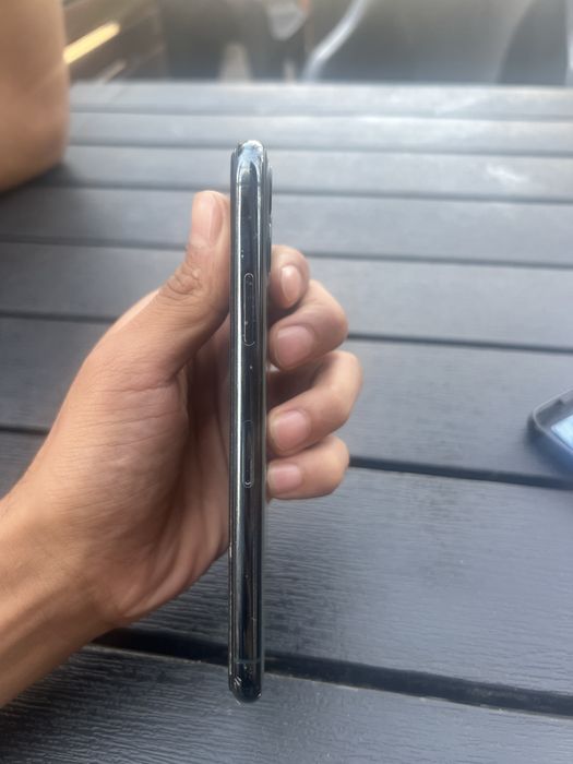 Продаю Айфон 11 про