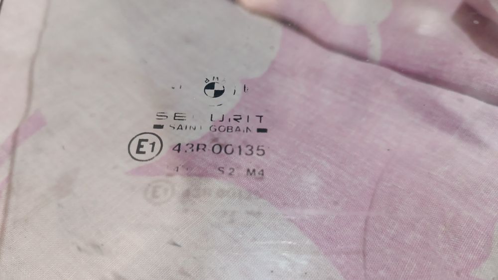 Стекло ручки печка  торпедо коврики бмв е36