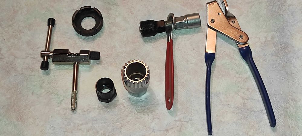 vand - chei scule pt. service bicicleta noi nefolosite :
