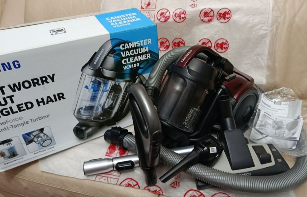 Пылесос Samsung 2100W.Мощный.Контейнер пылесборник.Состояние отличный.