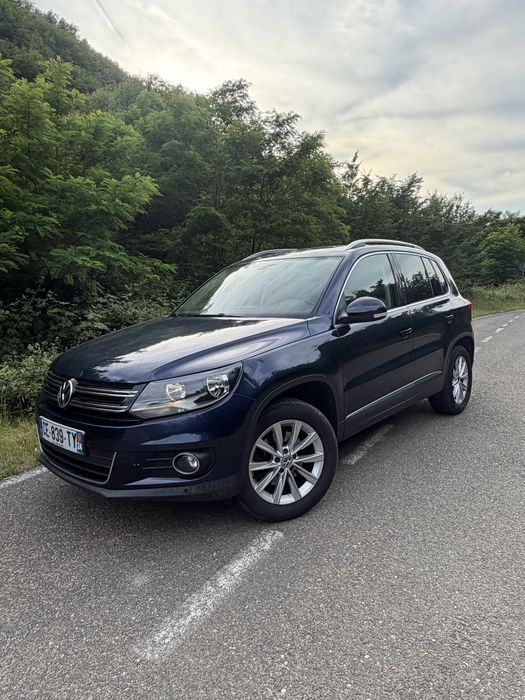 VOLKSWAGEN Tiguan