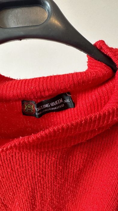 Әрқайсысы 2500 теңге .Сапалы сәнді  киімдер сатылады