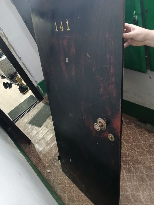 Металлическую дверь