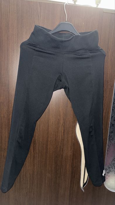 Colanți Nike aproape noi