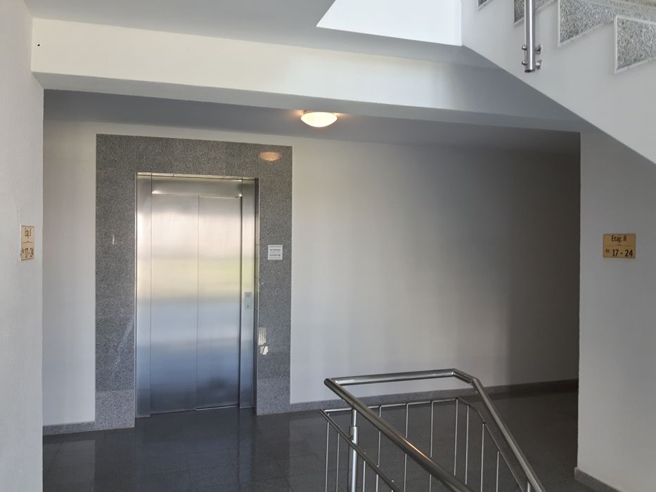 PROPRIETAR inchiriez apartament 2 camere cu loc de parcare. CORESI