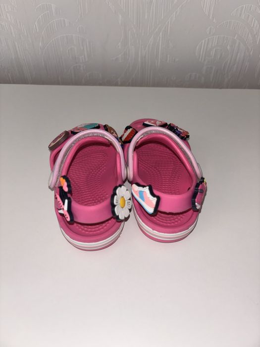 Продам оригинальные crocs с джиббитсами