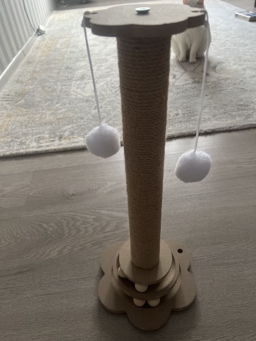 Когтеточку- игрушку для кошки продам