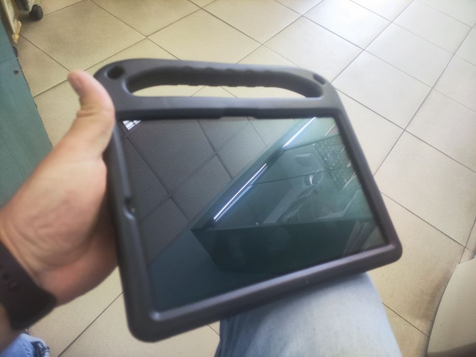 Galaxy Tab S5e с протектор и удароустойчив калъф