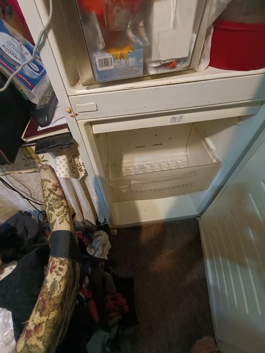 Vând 2 frigidere defecte