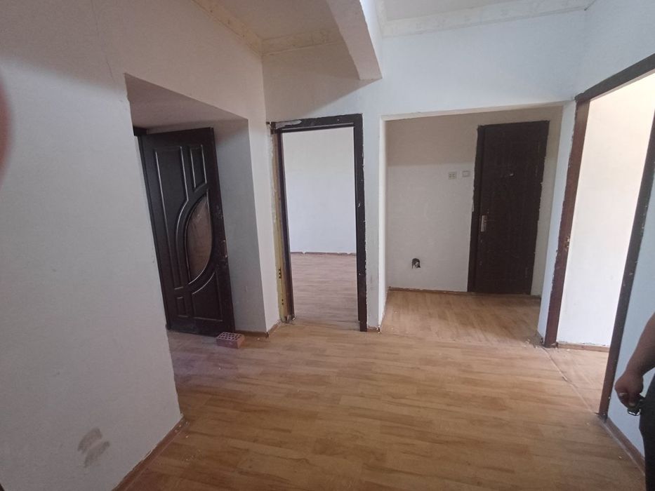 Продаётся квартира. Сергели 5 3/3/9. ( 85кв.)+лифтовая,