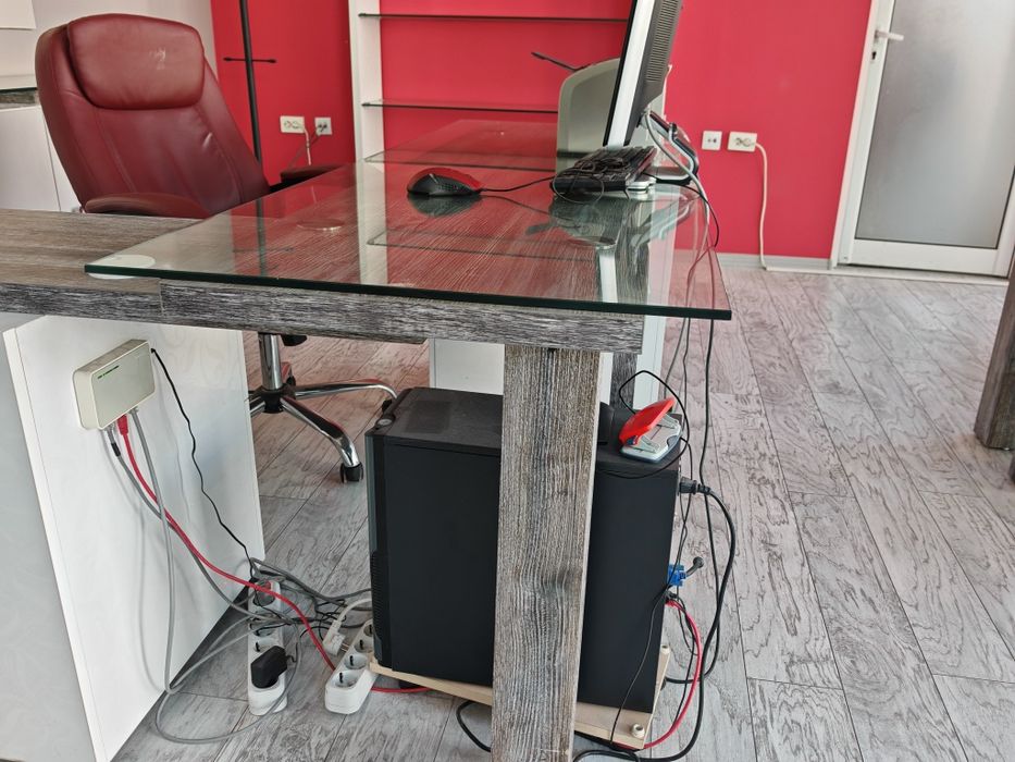 Офис обзавеждане