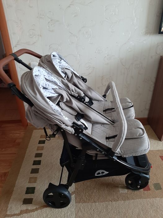 Каляска для двойняшек