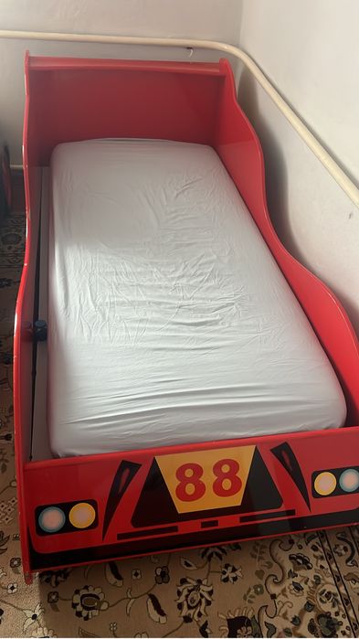 Машина кровать срочна продам