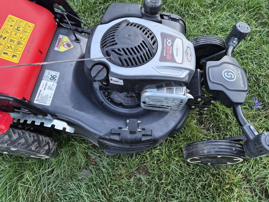 Mașină de tuns iarba