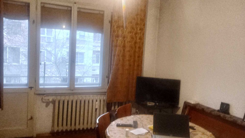 Апартамента-две спални, хол, трапезария, кухня ,трапезария,баня и толатна 116 кв/м