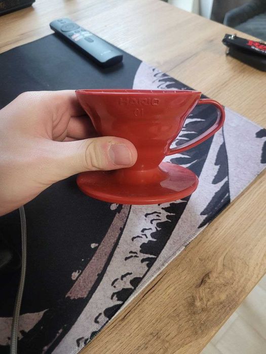 Пластмасова кафеварка-фуния (дрипер) Hario V60, червена