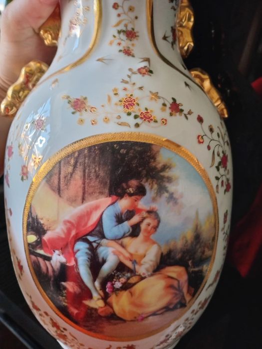 Продам вазу и этажерку