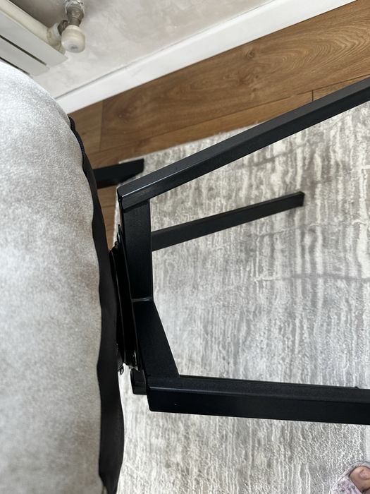 Стульчики крутящиеся 4 шт