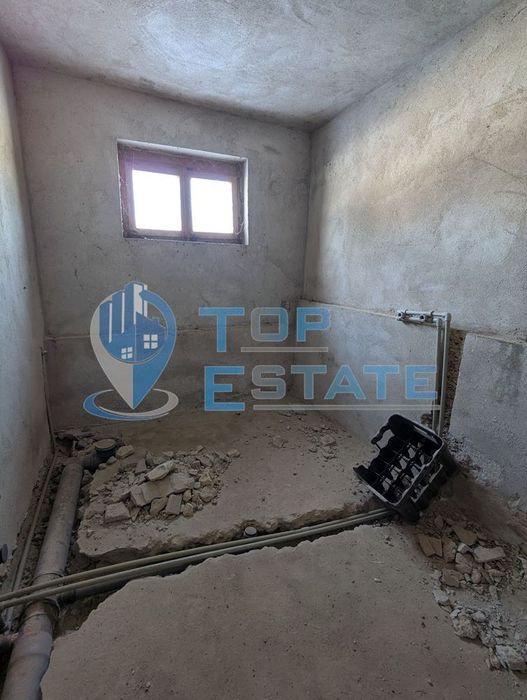 Двуетажна масивна къща с красива гледка в град Борово, област Русе