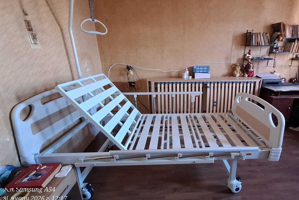 Механично болнично легло с матрак и антидекубитален дюшек