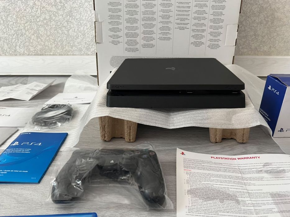 Продам новый playstation 4 slim box 1tb.