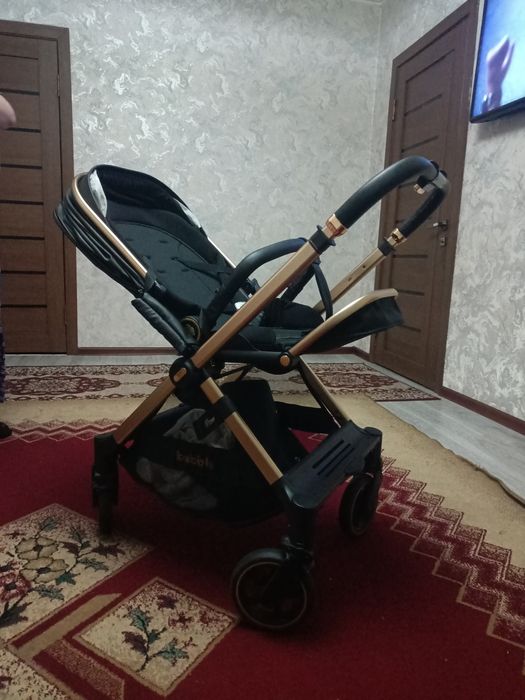 Коляска почти новая