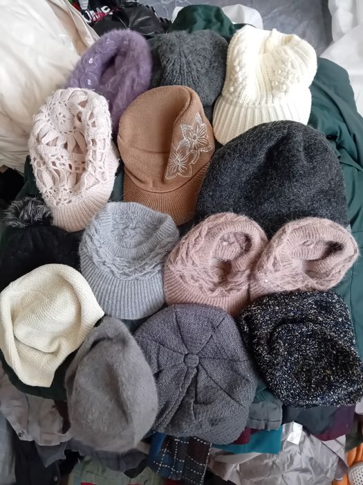 Зимни шапки по 2лв