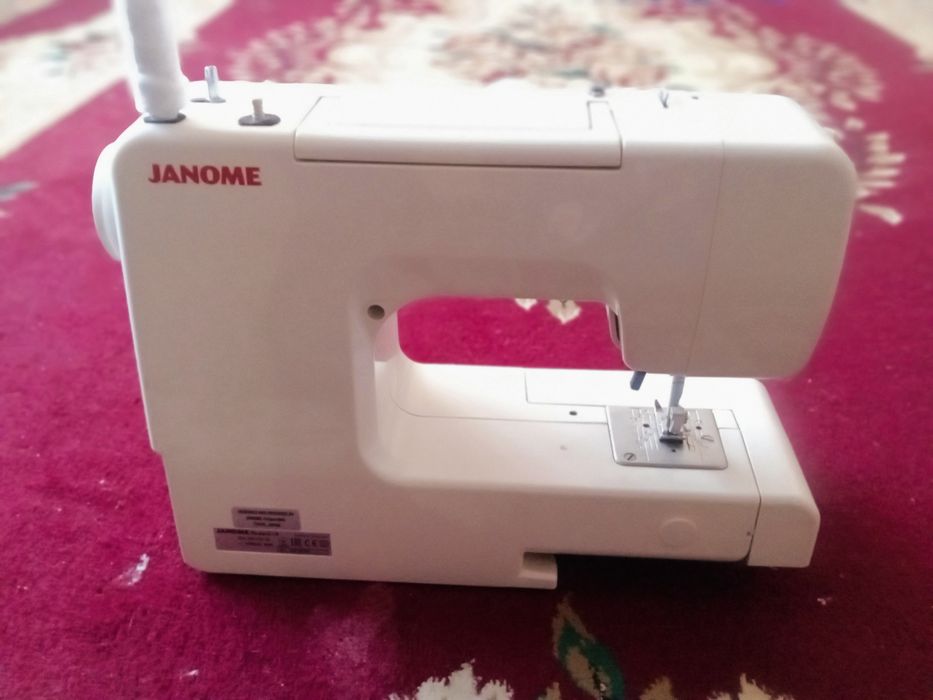 Швейная машинка Janome