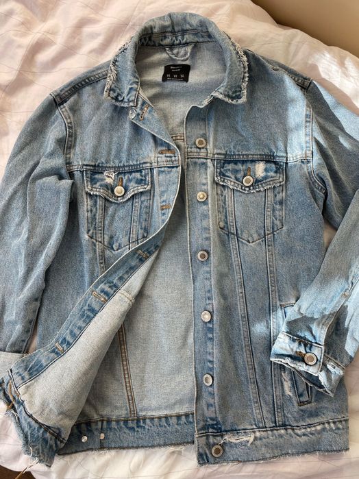 Леко оувързайс дънково яке от BERSHKA
