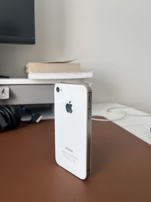 Iphone 4s в хорошем состоянии