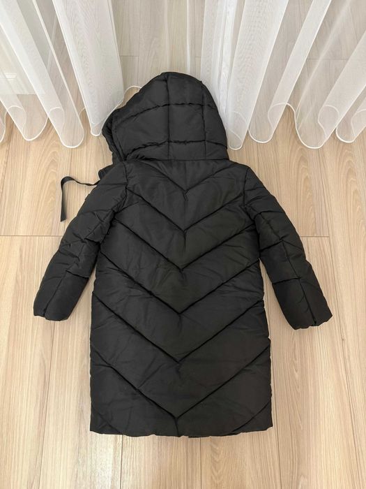 Тёплая зимняя куртка-пуховик для девочки